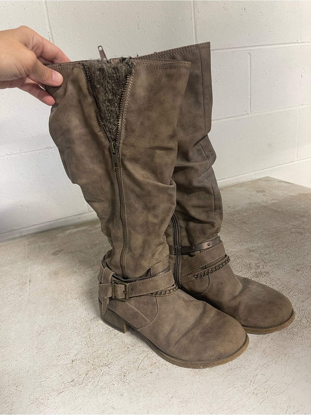 Suede women’s shin high brown boots